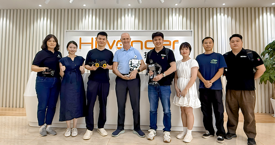 Raspberry Pi Chief Commercial Officer Mike Buffham Visits Hiwonder