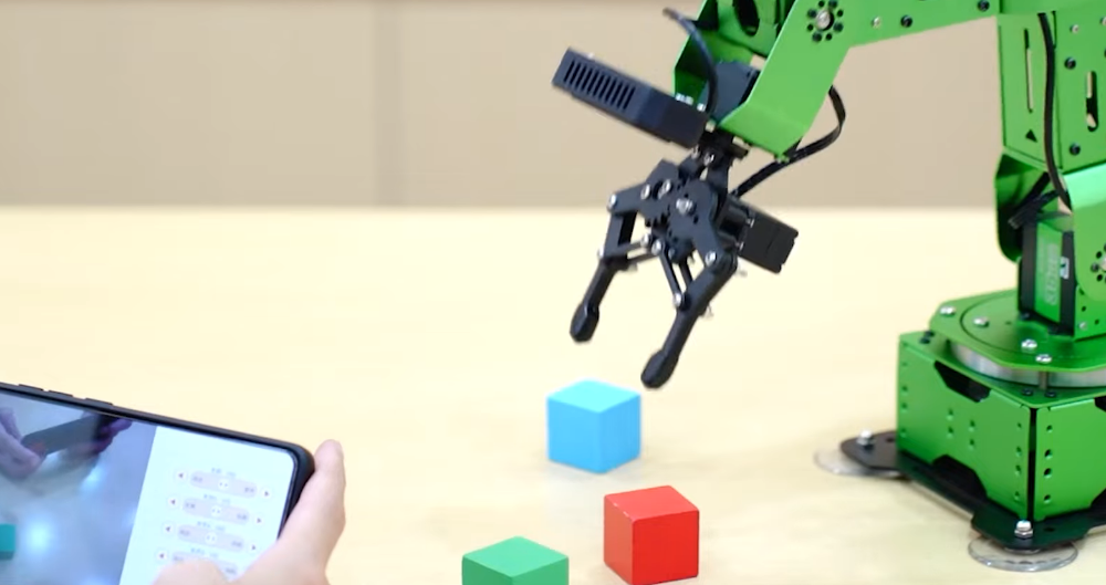 Hand-Eye Coordination + Mobile Base: What New Possibilities Can JetArm Pro Unleash?