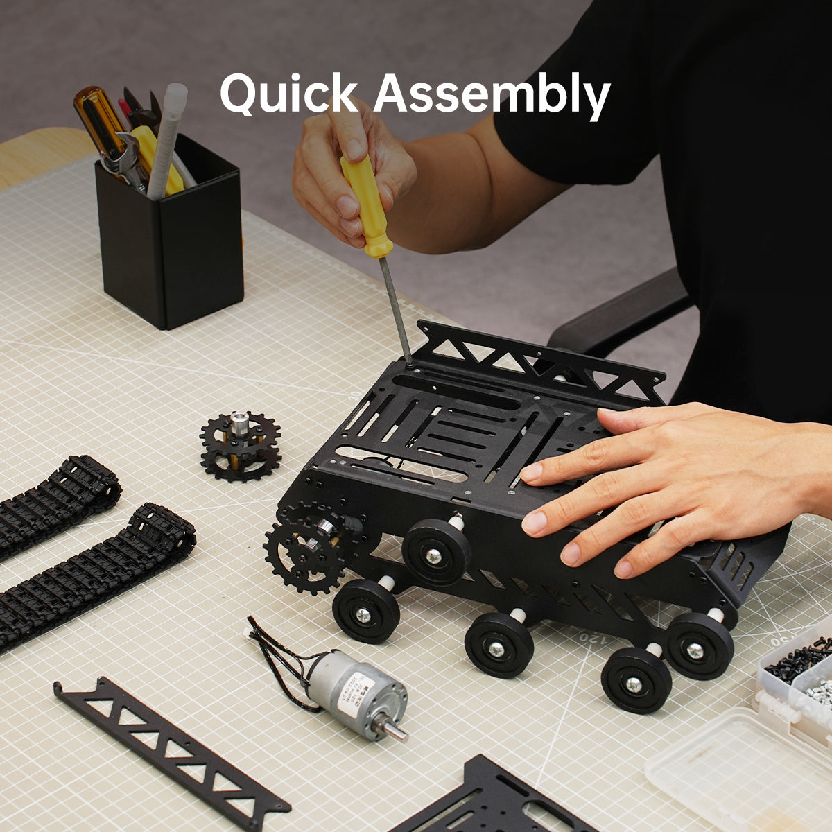 Hiwonder Tank Car Chassis Kit Shock Absorbing Robot with 2WD Motors for Arduino/ Raspberry Pi/ Jetson Nano DIY Robotic Car Learning Kit (Black)